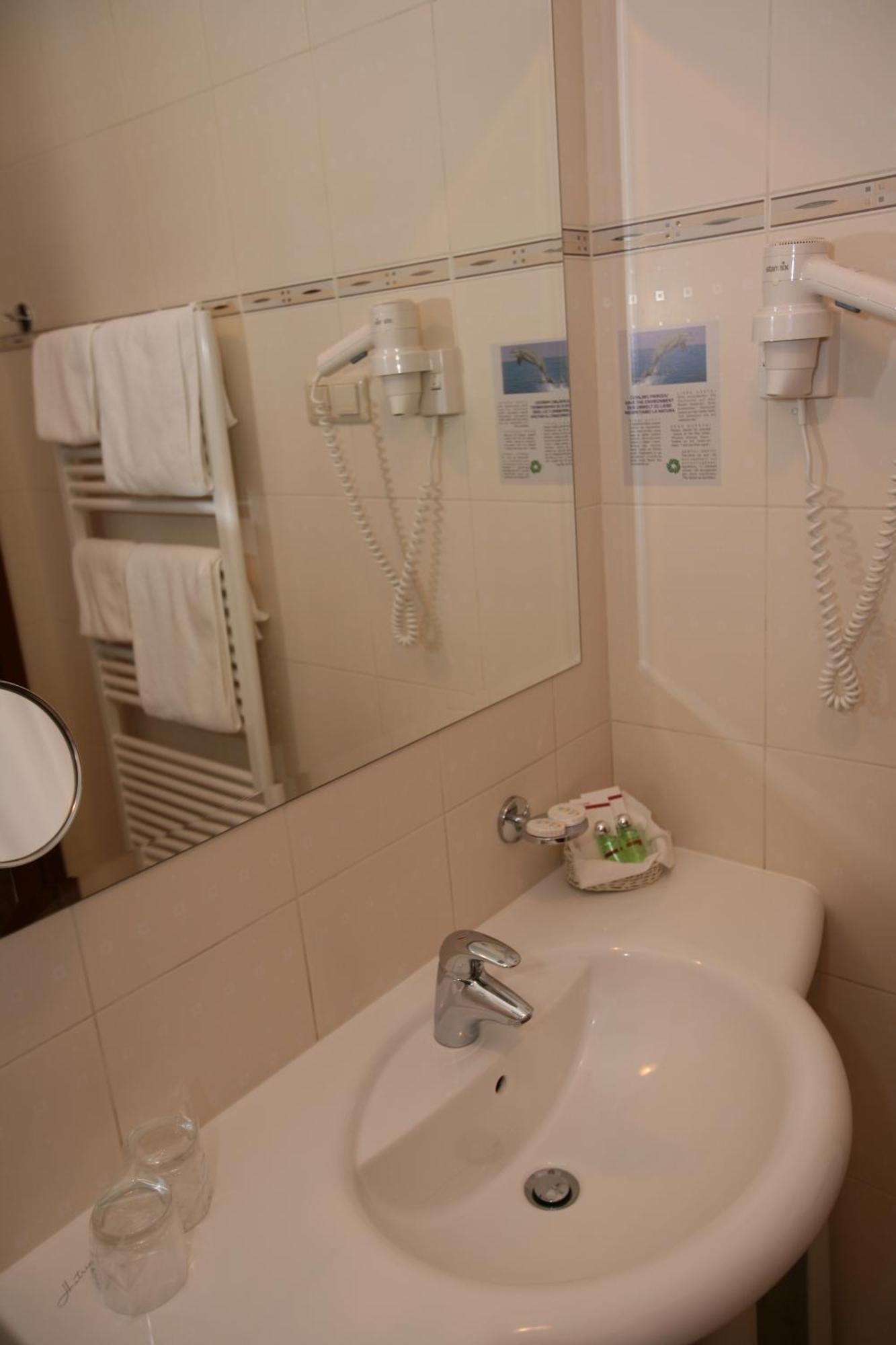 Spa & Wellness Hotel Pinia Malinska Dış mekan fotoğraf