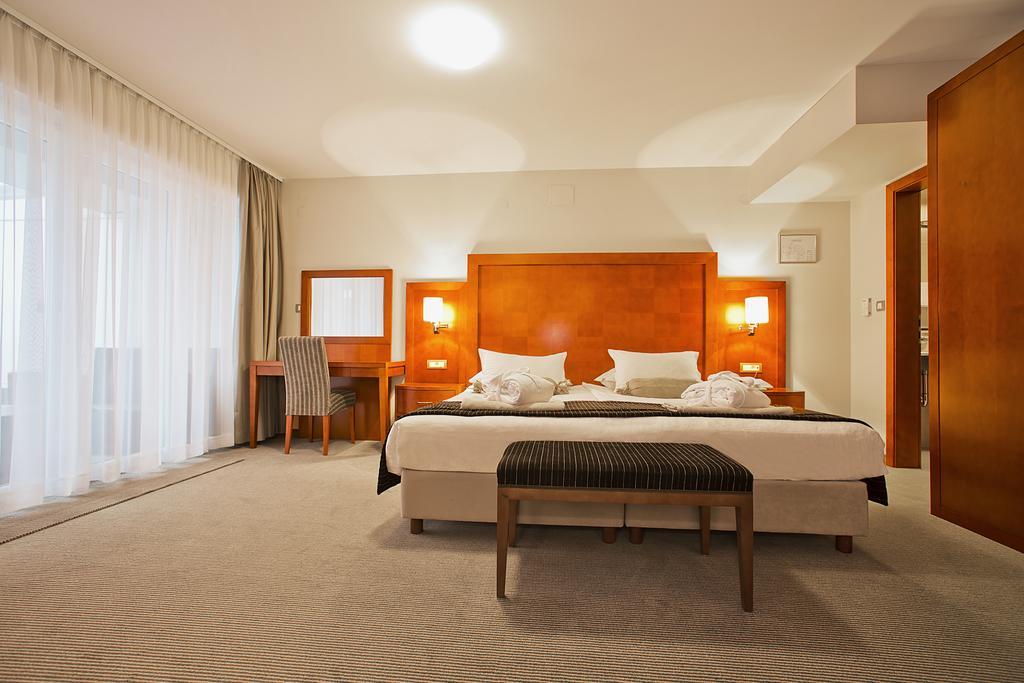 Spa & Wellness Hotel Pinia Malinska Oda fotoğraf