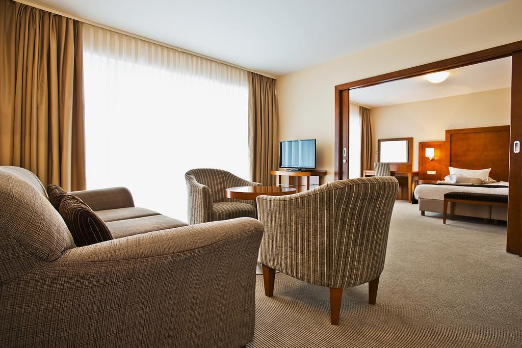 Spa & Wellness Hotel Pinia Malinska Oda fotoğraf